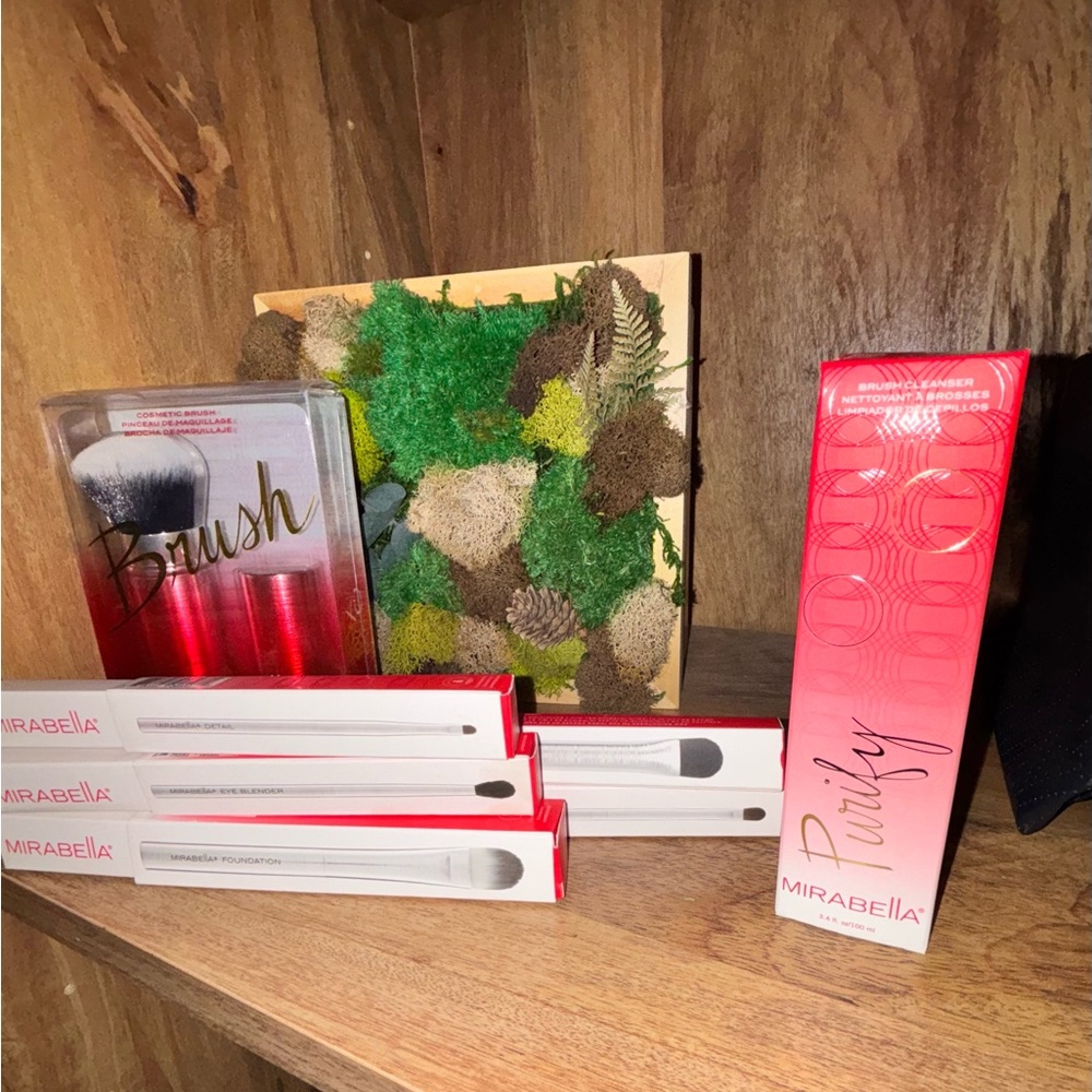 Mirabella Makeup Brush Set & Brush Cleaner